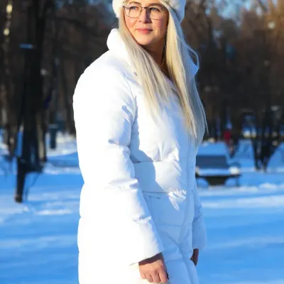 Илона, 44